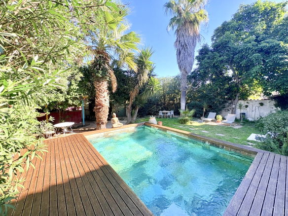 Mas de 5pièces avec piscine et garage