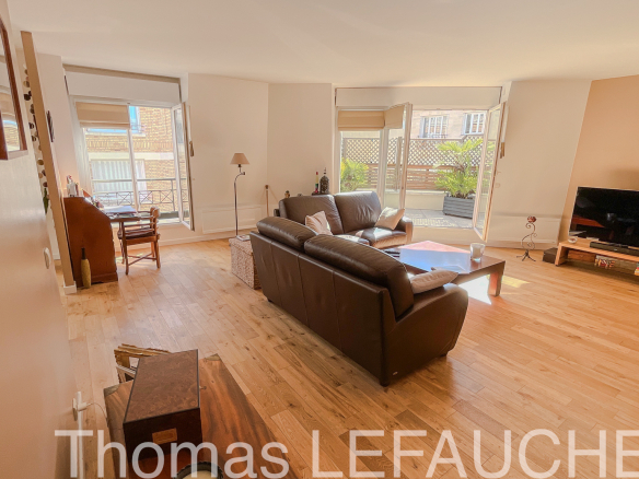 Rue Raspail, Bois-Colombes center, magnificent top floor