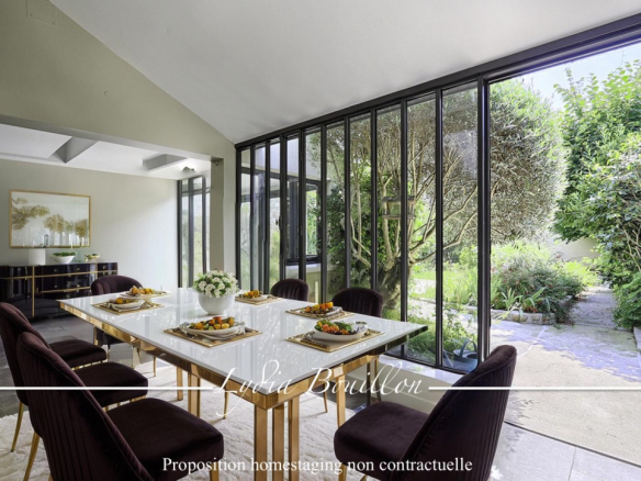 Paris 14th district, city center, 12-room property of 330