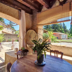 Bâtisse de caractère du XVIIIe siècle   450 m2   Coeur de Pro