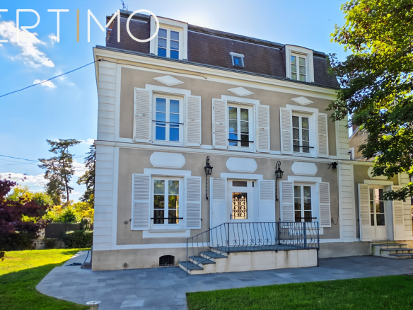 Bourgeois residence in the style of a private mansion, Forges-les-B