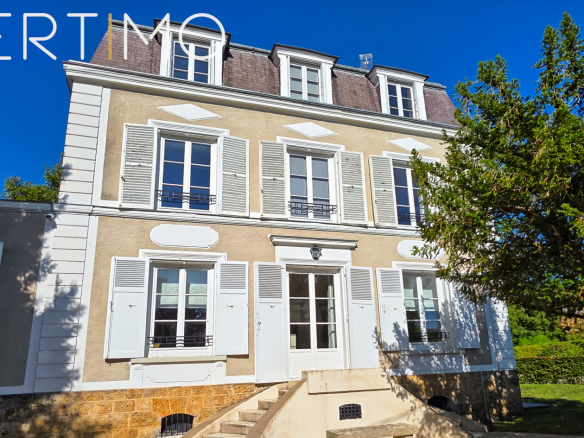 Bourgeois residence in the style of a private mansion, Forges-les-B