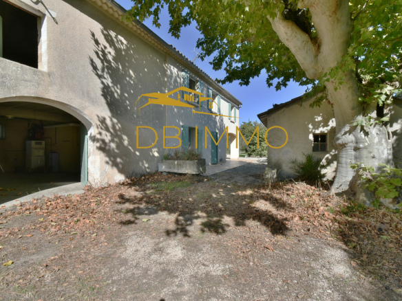 Authentic Provençal farmhouse to renovate, charm, calm and potential