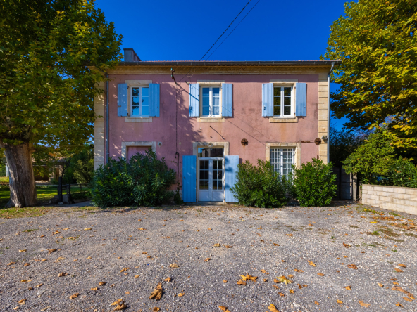 Atypical residence: renovated former train station 136 m2 on 2,177 m2