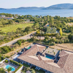 A set of 5 fully furnished luxury 4-bedroom villas &amp; their swimming pools –