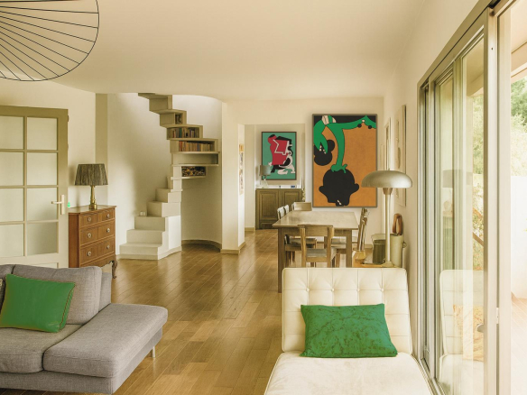 Rare find in Roucas Blanc – Vallon de l'Oriol – Type 4 with roof