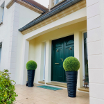 Maison récente de 350 m2 avec piscine intérieure   Terrain c