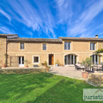 Superb renovated Provencal farmhouse 270 m2 on 3,931 m2 of land