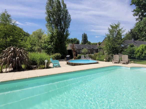 Exceptional estate 535m2 – 22 rooms – 4.3 ha – 5 gîtes + ma