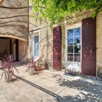 Building of character from the 18th century 450 m2 heart of pro