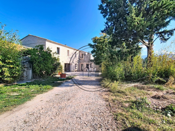 Renovated stone farmhouse on one hectare with views of the Luberon