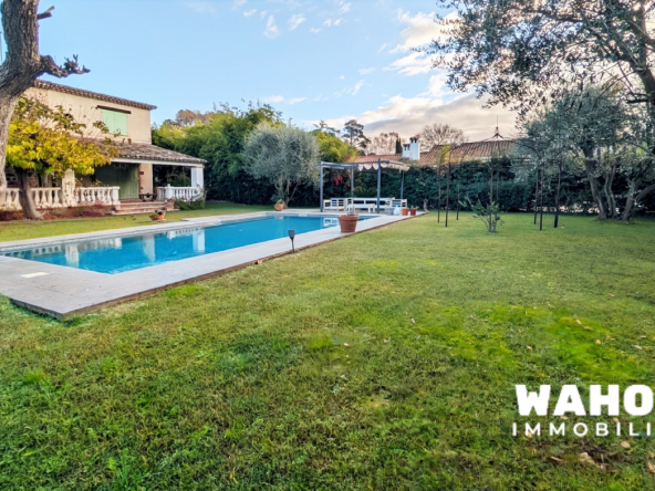 Provençal house with 5 bedrooms, swimming pool and garages in Mougi