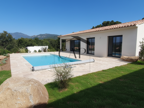 New 4-bedroom villa of 110 m2 with swimming pool, garden, garage and view