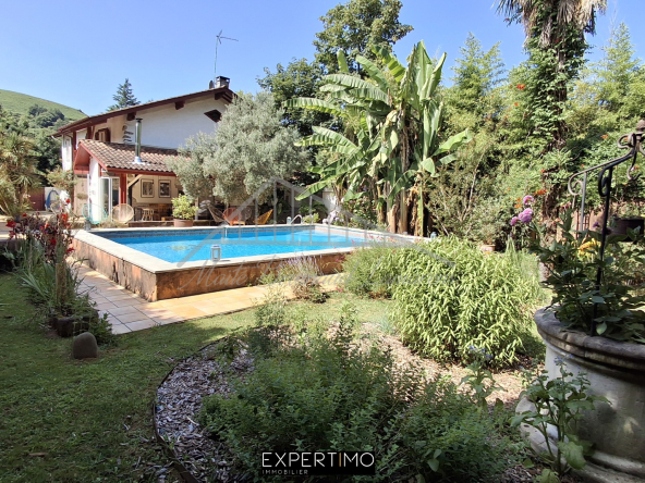 Charming stone house in its green setting