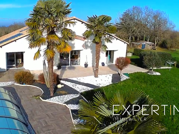 Maison de campagne moderne   217 m2   1,8 ha de terrain   La