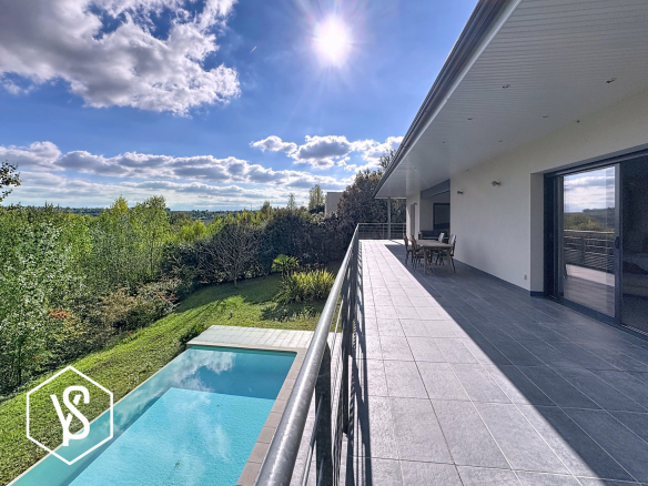 ‘PACIFIC PALISSADE’