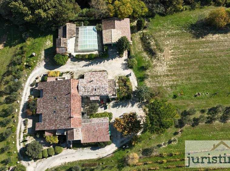 PROPERTY COMPLEX WITH HOLIDAY COTTAGES – 5 minutes from VAISON-LA-ROMAIN