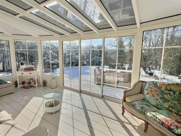 Close to the golf course, magnificent renovated villa