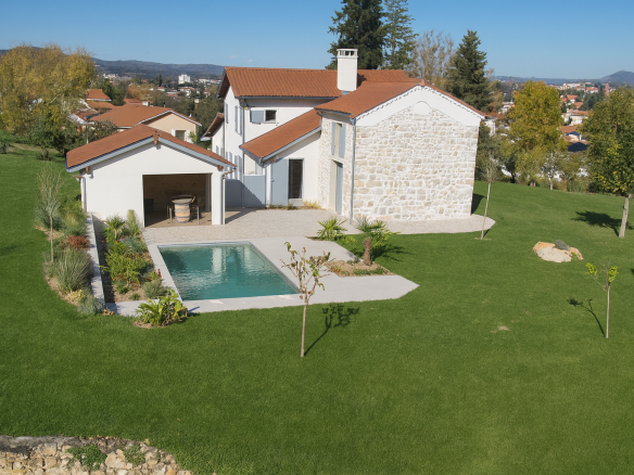 For sale – Elegant renovated character house in Montbrison