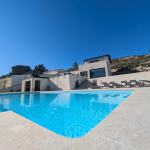 Exceptional farmhouse at the foot of the Luberon.