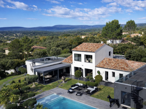 PROPRIETE D’EXCEPTION – ELEGANCE ET RAFFINEMENT – GORDES