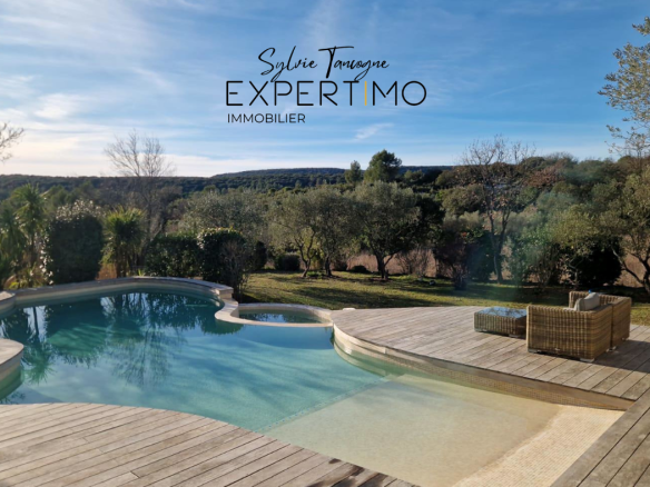 Propriété de 6 pièces sur un grand terrain