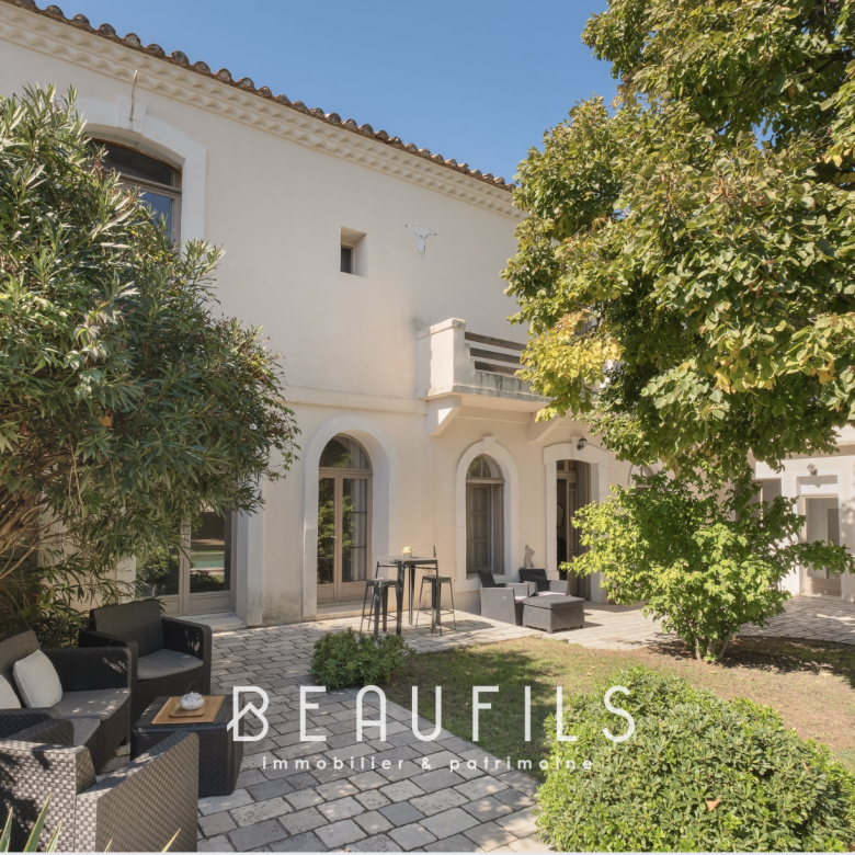 BUILDING / HOUSE – PUTEAUX / LES BERGERES 350 m2 Garage and