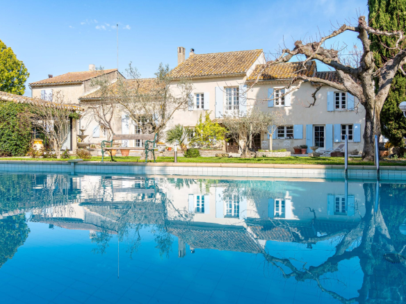 Exceptional property – 600 m2 of living space – 6.4 hectares