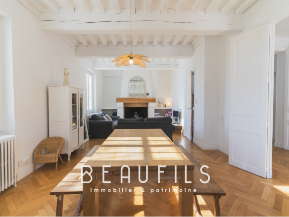 (30220) Aigues-Mortes – Manor house in the heart of a hamlet