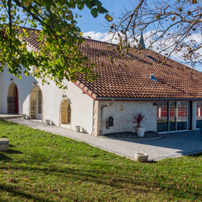 Saint-Armel Elegant family home with landscaped grounds