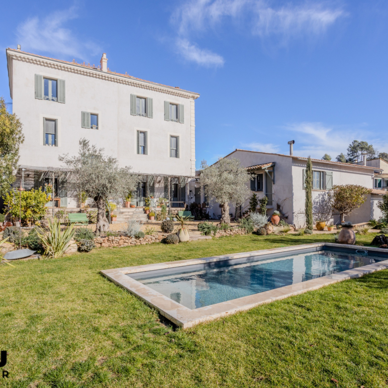 Exceptional Estate: 312 m2 of Luxury, Nature and Profitability