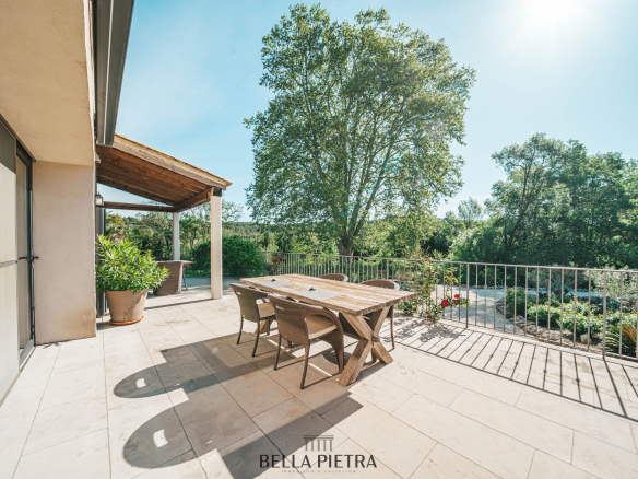 Ancien moulin rénové – Piscine chauffée – 2 appartements   E