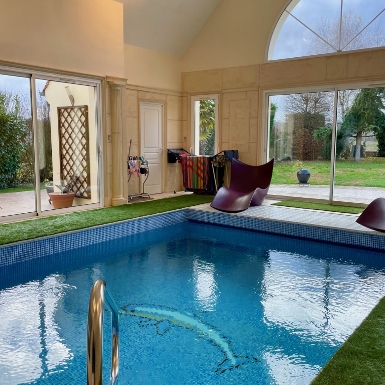 Elegant bourgeois residence in the heart of the historic center of É