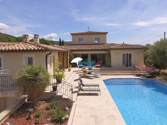 Villa 9 pièces 5 chambres avec piscine et salle de sport, sa