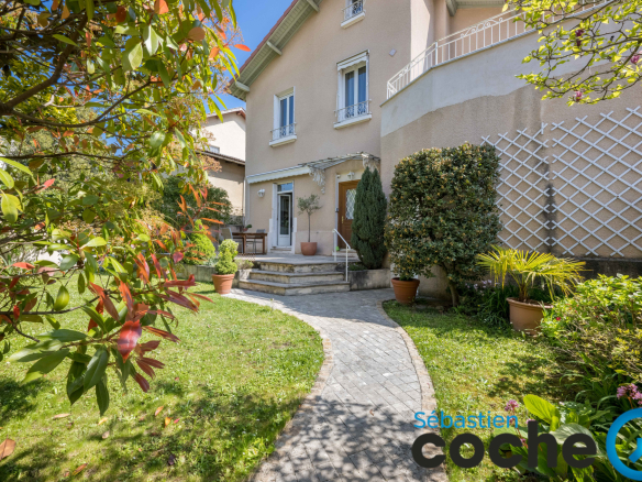 LYON 3 MONTCHAT CHAMBOVET   Maison T8 avec jardin paysagé