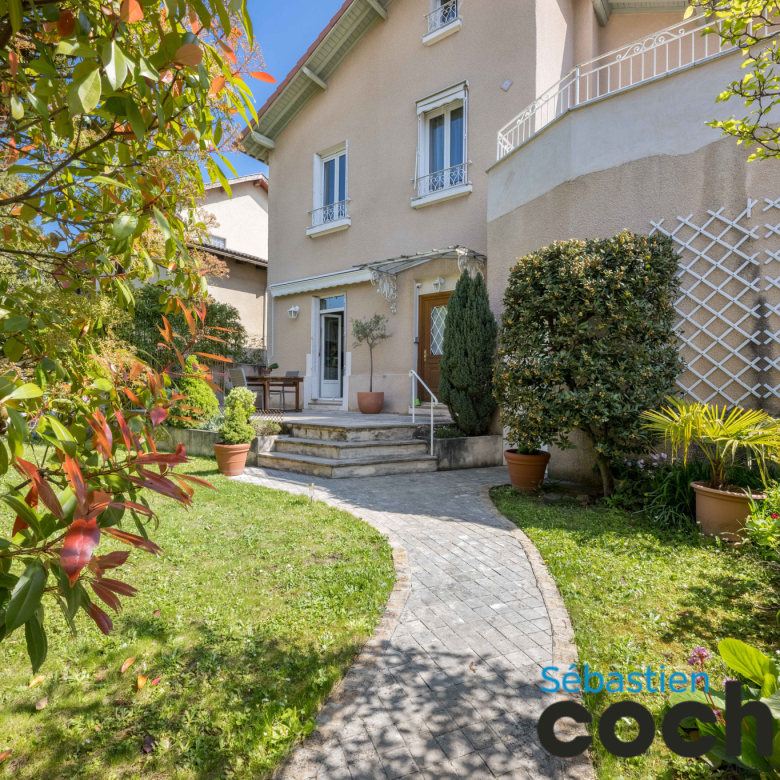 Immobilier de prestige : appartement neuf à vendre à Grimaud