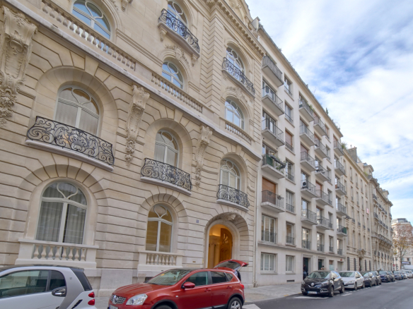 Vente d’un viager d’exception à PARIS 8ème Charles de Gaulle