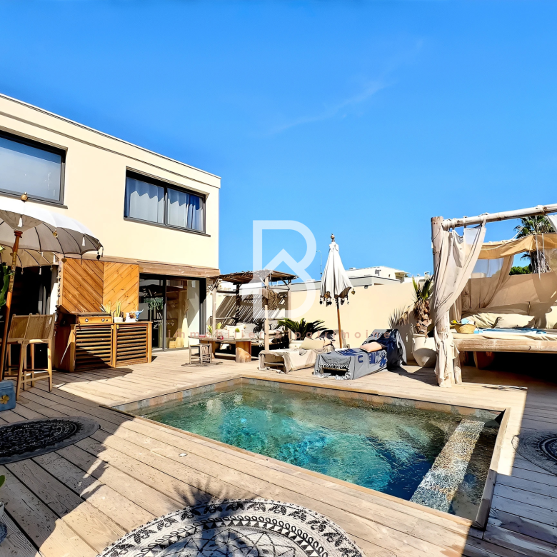 Villa 300m2 avec PISCINE sur le GOLF de Chiberta, en bordure