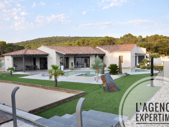 Prestations de luxe pour cette superbe maison d’architecte d