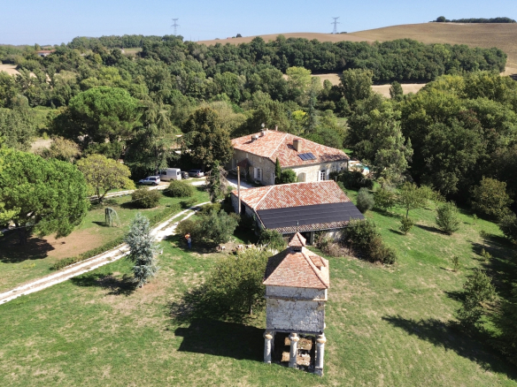AGEN   Ravissant domaine avec manoir, maison de gardien, gra
