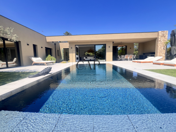 Villa d’architecte moderne meublée jardin & piscine pour RP