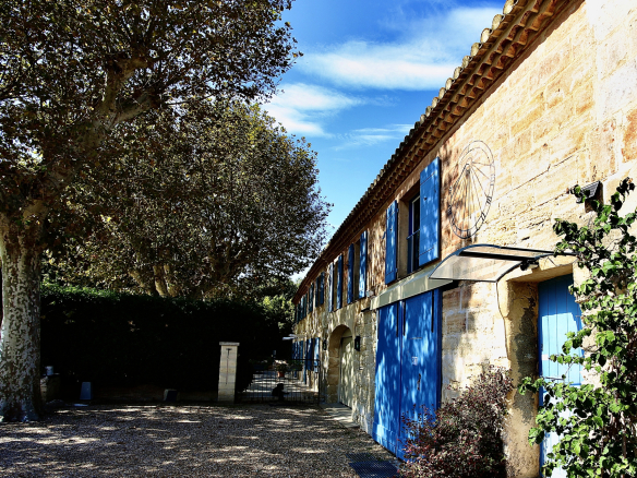 SPLENDID 600 M2 LIVING SPACE FARMHOUSE ON 5 HECTARES, 20x4 POOL, HORSE STABLES