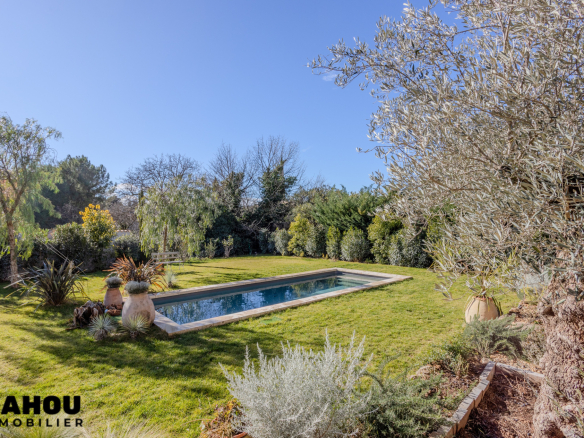 Maison entièrement rénovée – Piscine – La Motte