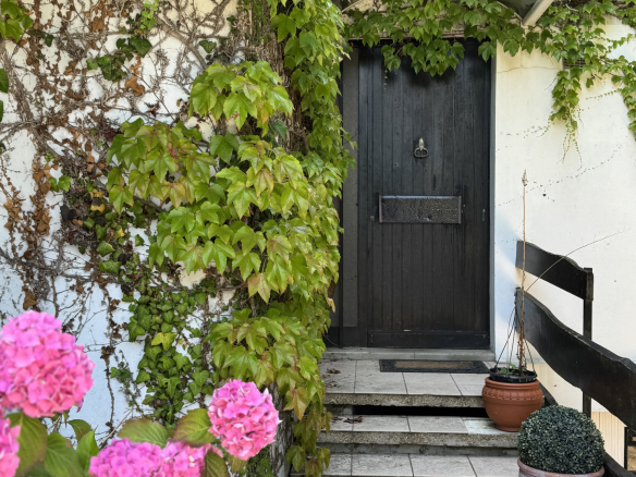 Architect-designed 5-room single-storey house in the city centre