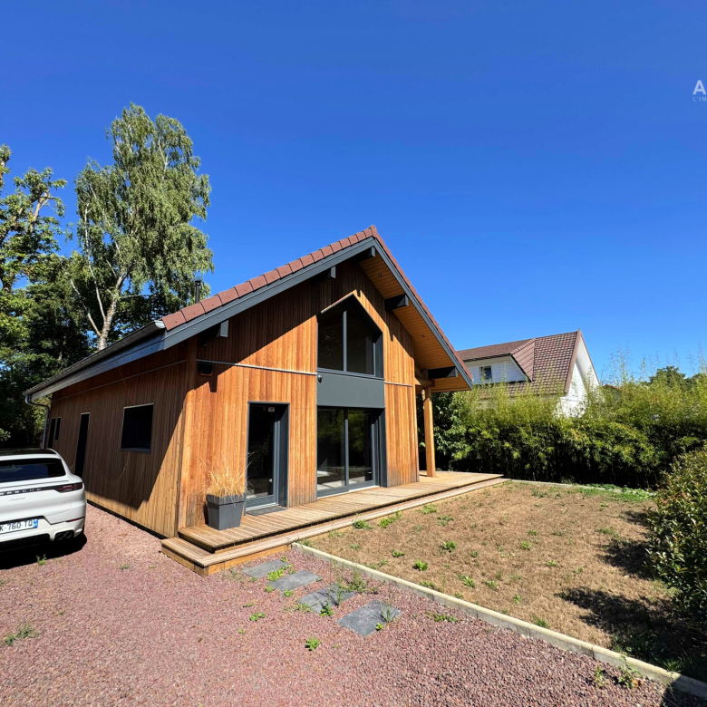 Characterful 18th-century building, 450 m2, Heart of Pro