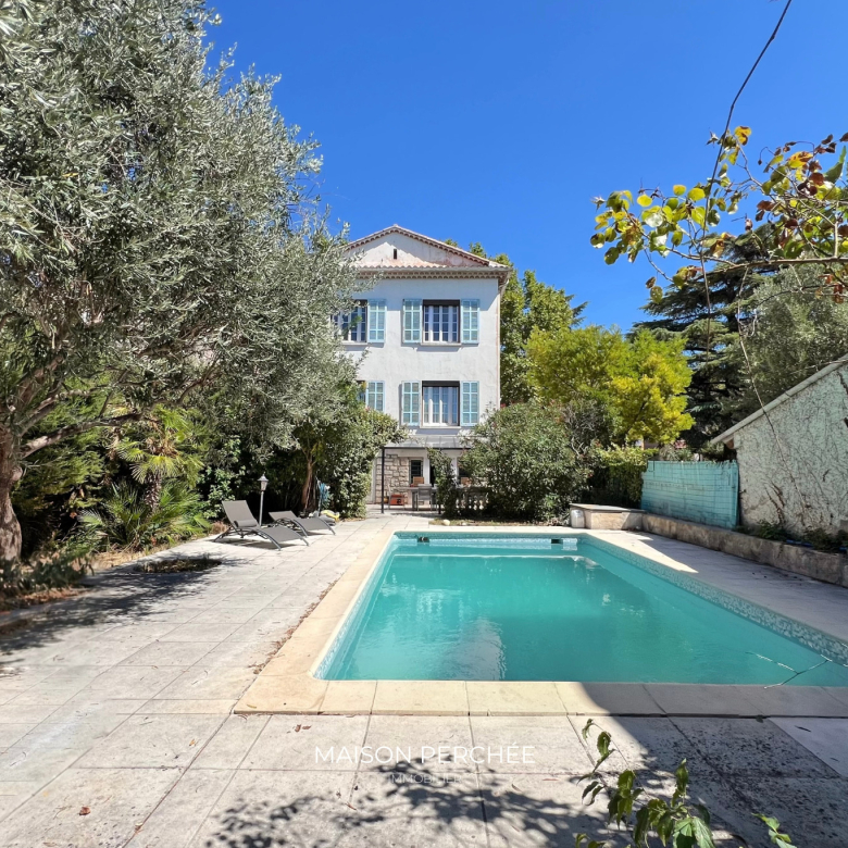 Maison 6 Pièces 280 m2