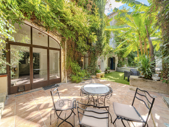 MARSILLARGUES – Demeure de charme 360m2 avec activité de cha