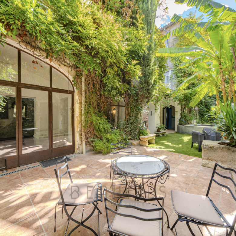 Mas- Appartement – Studio – Hangar Jardin – Alpilles