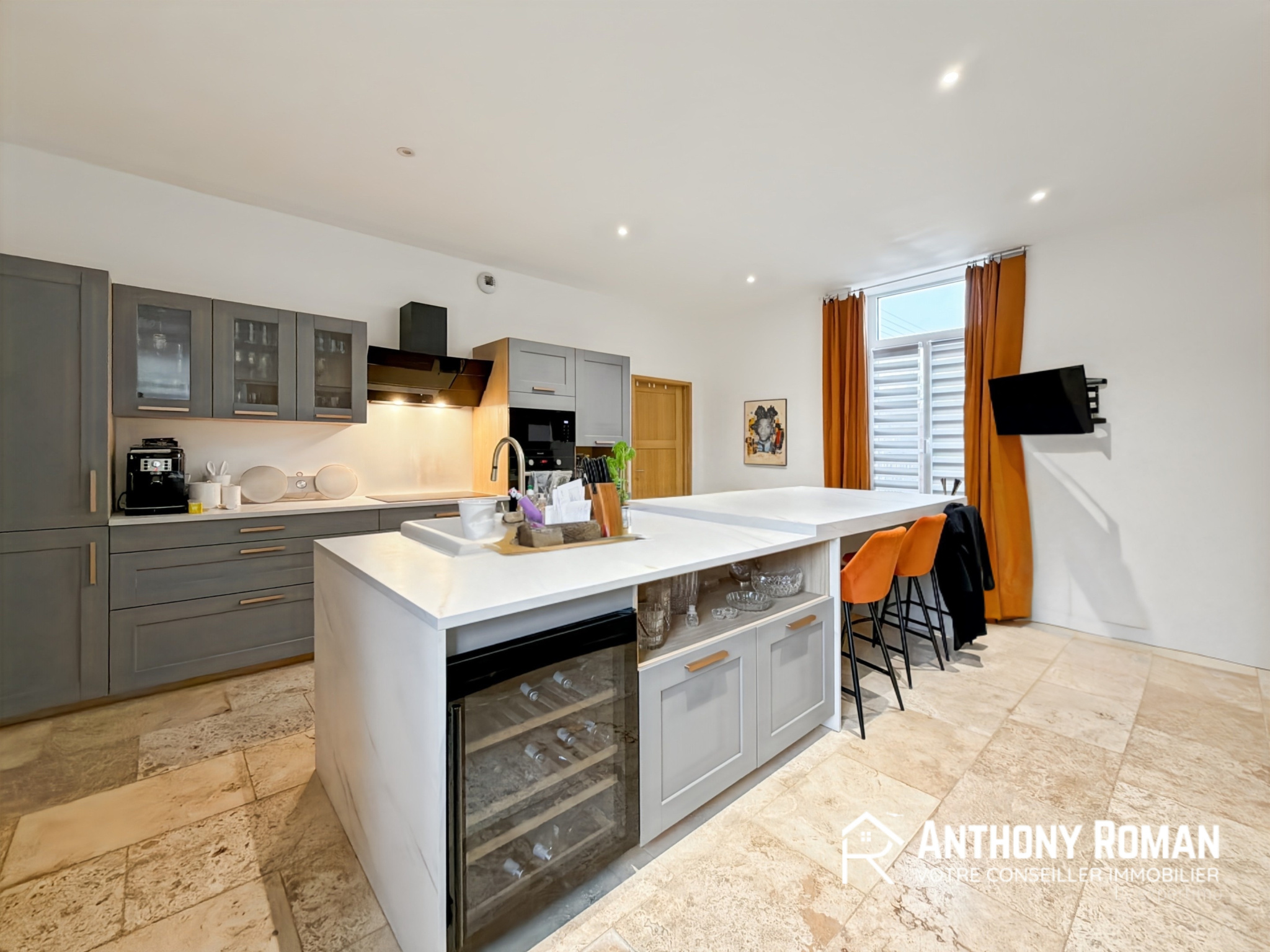 photo_37a860aca18b9b903d128990edc19e8a