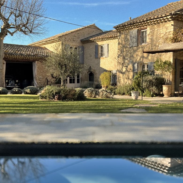 Magnifique domaine avec piscine, dépendances et installation